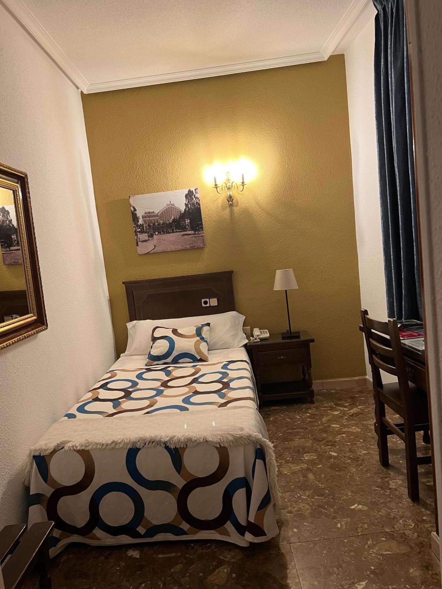 Hostal Sonsoles Madrid-Centro Extérieur photo