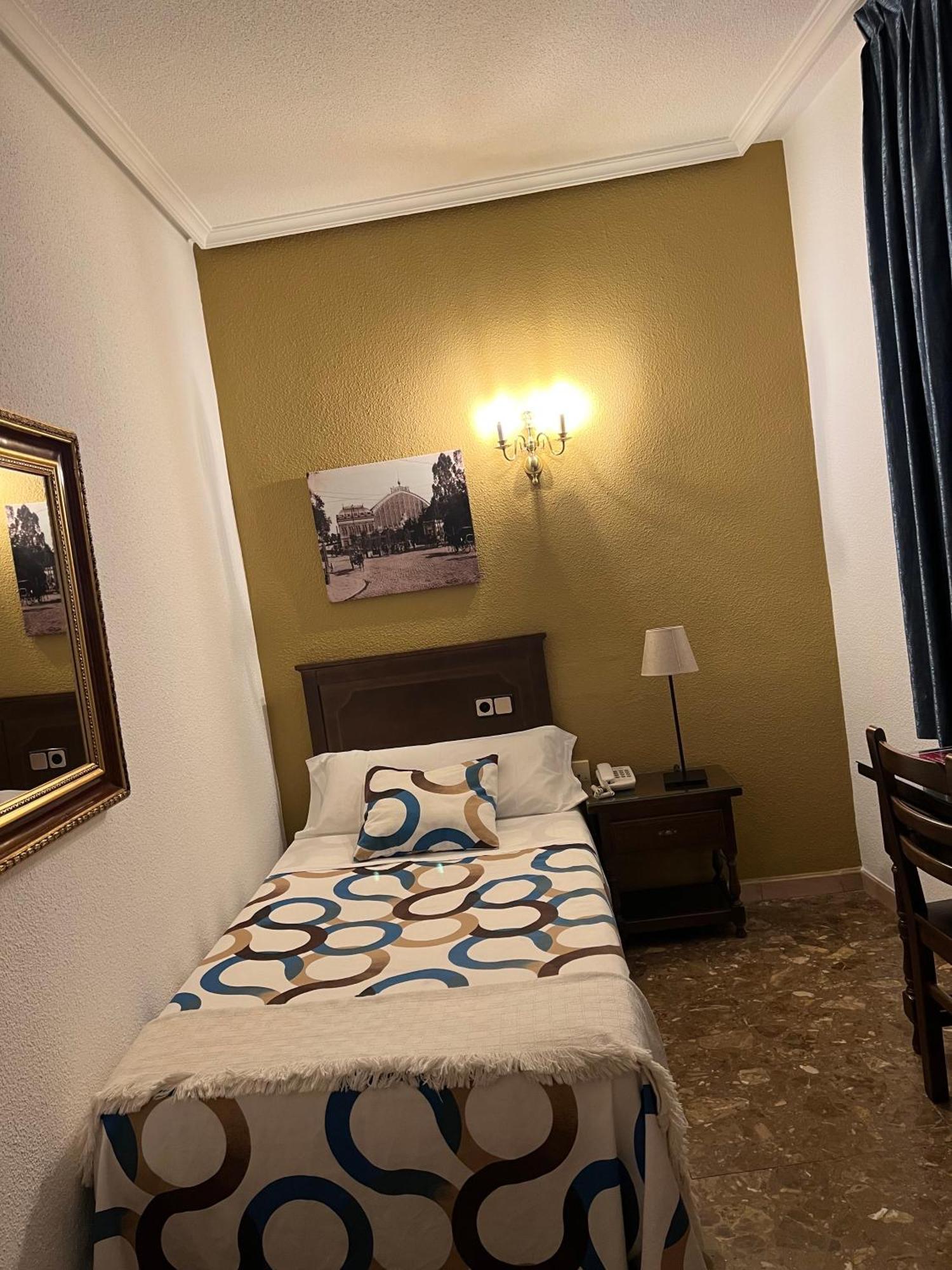 Hostal Sonsoles Madrid-Centro Extérieur photo