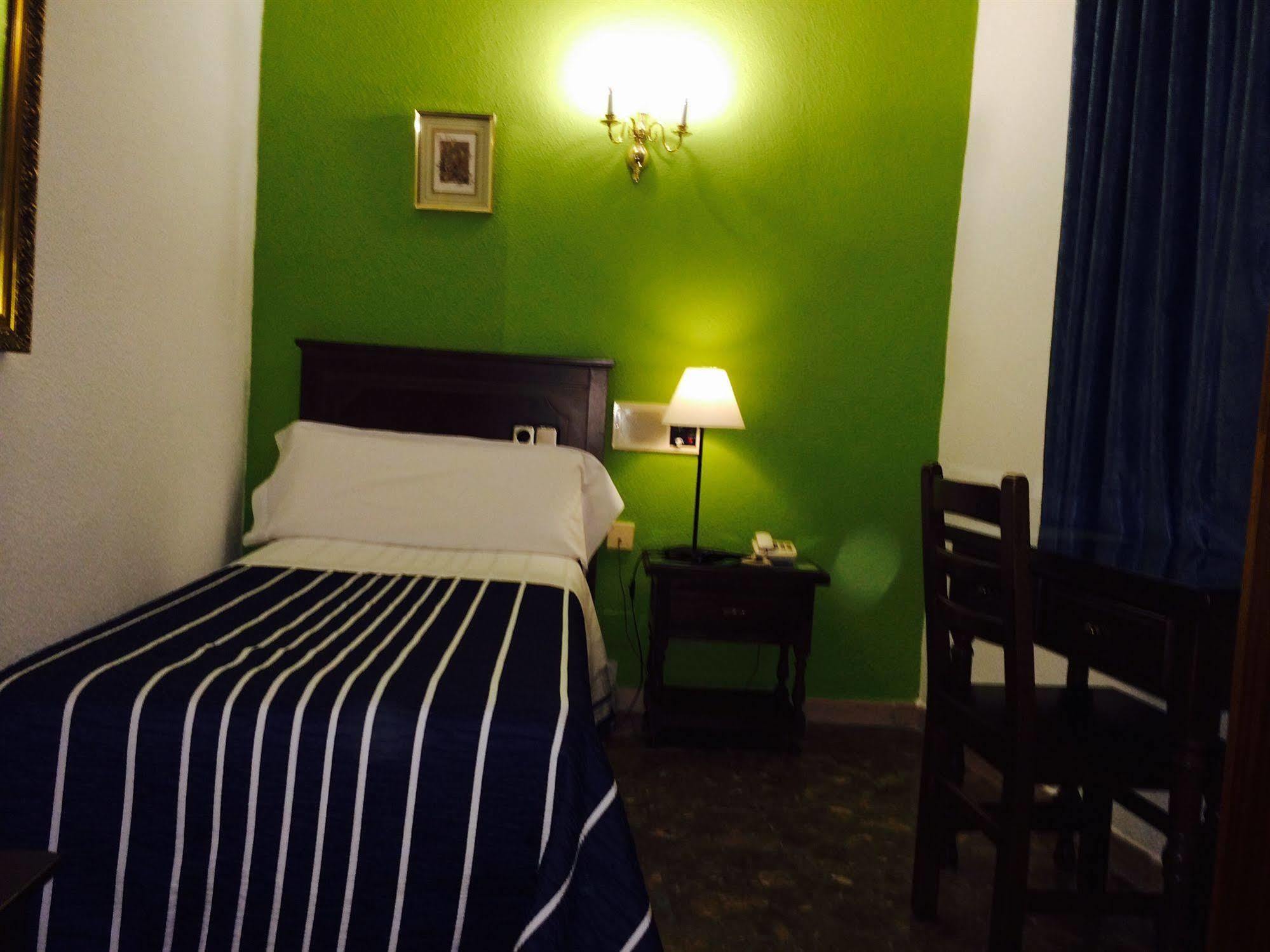 Hostal Sonsoles Madrid-Centro Extérieur photo